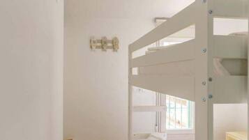 3 chambres, fer et planche Ă  repasser, accĂšs Internet, draps fournis