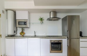 Fridge, microwave, oven, coffee/tea maker