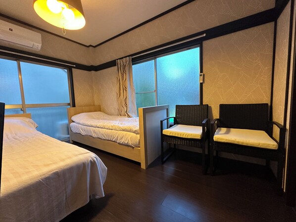 3 bedrooms, desk, iron/ironing board, free WiFi