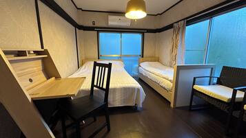 3 bedrooms, desk, iron/ironing board, free WiFi