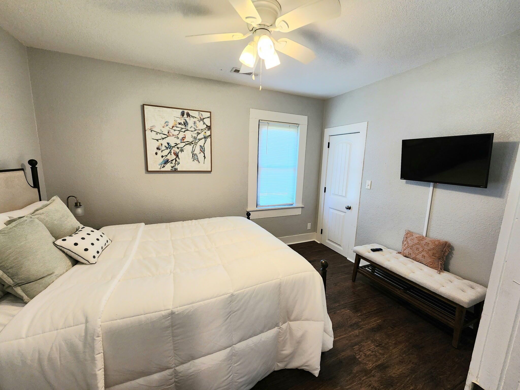 2 slaapkamers, een bureau, reisbedje, gratis wifi