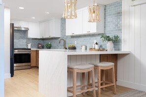 Mikrovågsugn, ugn, spishäll och diskmaskin