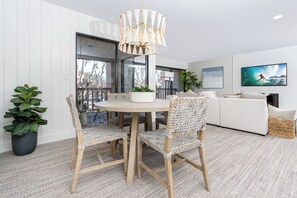 Dining - Seascape Sur Luxurious remodeled 2-bedroom 1 story condo with split system AC (Solana Beach)