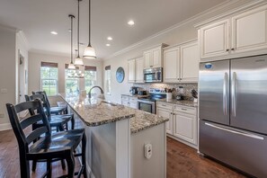 Refrigerador, microondas, horno y lavavajillas