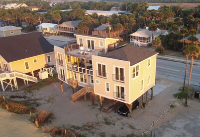 Moon Tide|Oceanfront Showplace|Dog Friendly|Elevator|Rooftop Deck|Family-Friendly Amenities