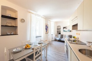 Fridge, oven, stovetop, dishwasher - Charming Apartment Santa Margherita Ligur, Santa Margherita Ligure, Italy (Santa Margherita Ligure)
