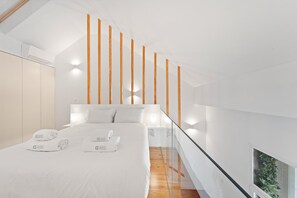 Iron/ironing board, Internet, bed sheets