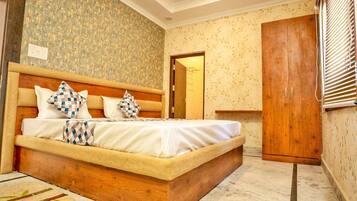 Deluxe Double Room, City View | Desk, laptop workspace, free WiFi