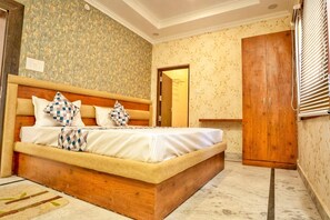 Doppia Deluxe, vista città | Una scrivania, postazione laptop, Wi-Fi gratuito