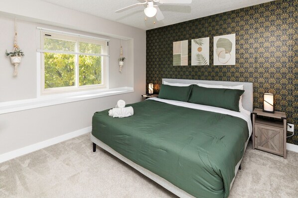 Desk, WiFi, bed sheets