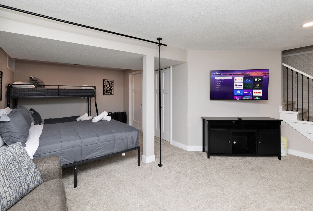 Desk, WiFi, bed sheets