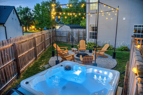 Game Room, Pool & Hot Tub/Sleeps 14 / Pet Friendly