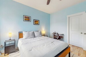 3 bedrooms, internet, bed sheets