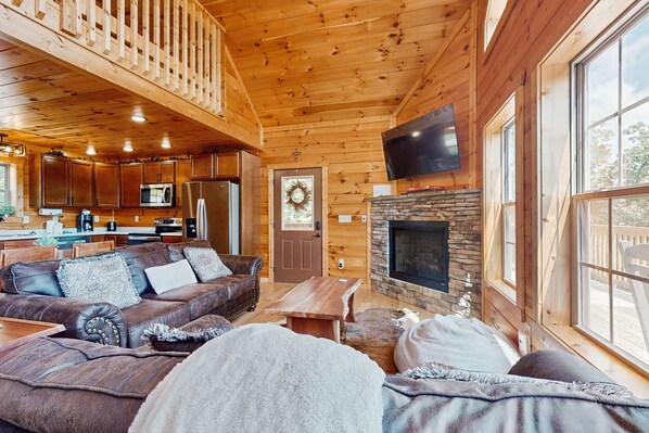 TV, fireplace