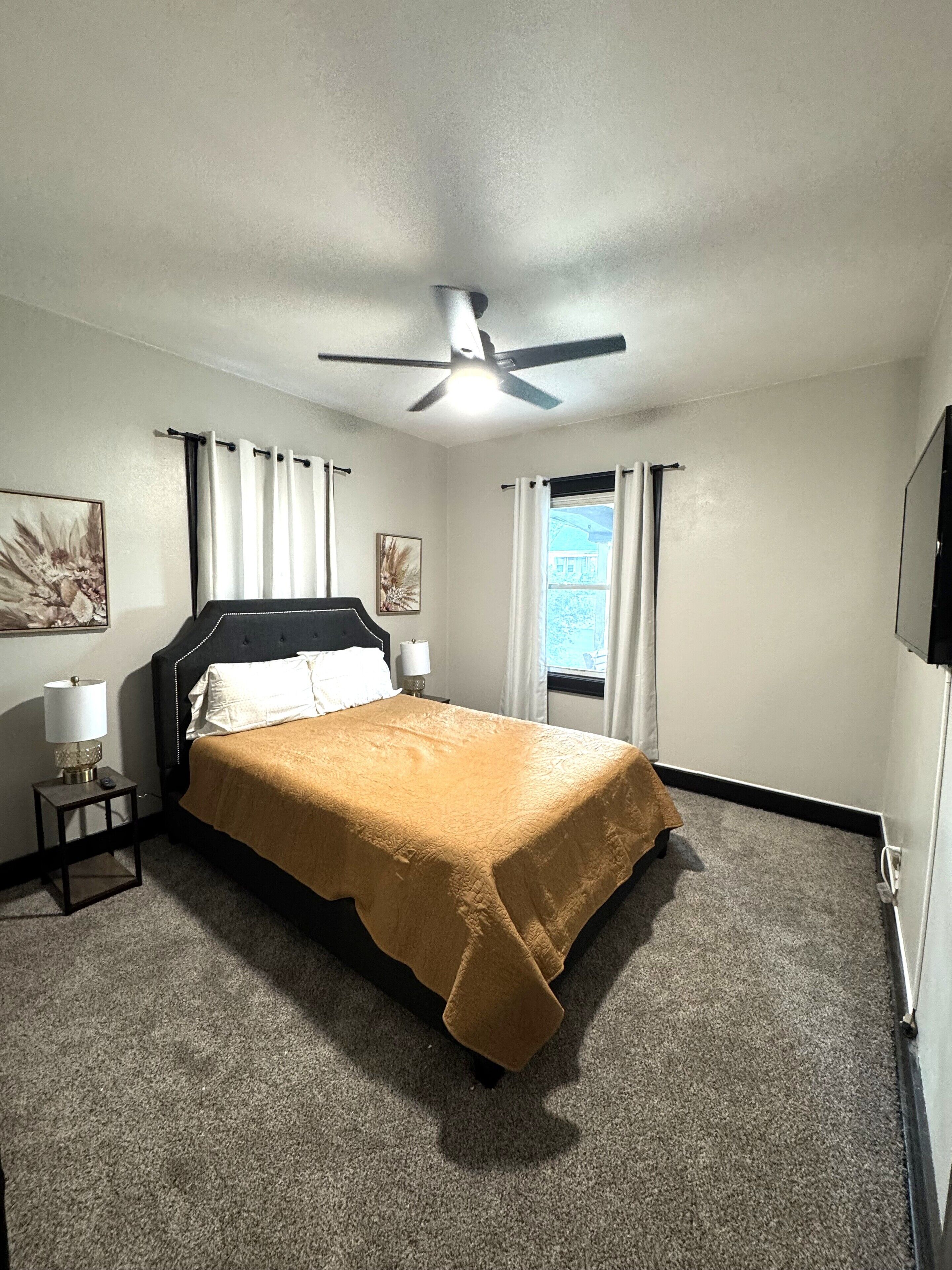 2 habitaciones, tabla de planchar con plancha, wifi y ropa de cama 