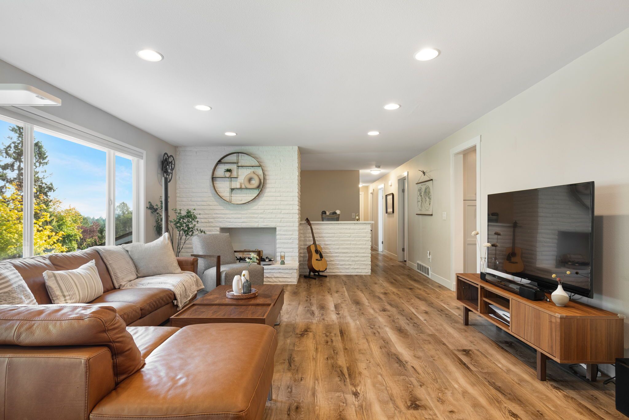 Smart TV, books, offices, computer monitors