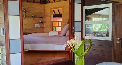 Fare Mama Fenua - Mother Earth House. Double bungalow on Whale Beach