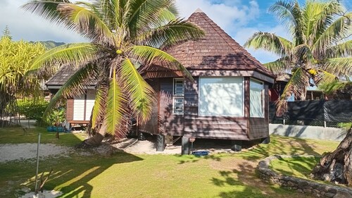 Fare Mama Fenua - Mother Earth House. Double bungalow on Whale Beach