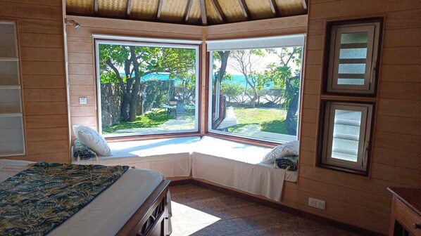 2 bedrooms, iron/ironing board, internet, bed sheets