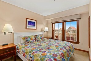3 habitaciones, escritorio, tabla de planchar con plancha y wifi gratis