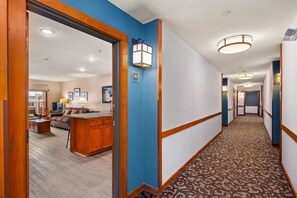 Interior - Black Friday Sale: Lux Stay USA |Ballhooter Lift line| Ski-In/Out| Hot tub (Snowshoe)