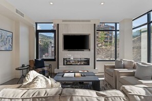 TV, fireplace, video games, table football - Après-Ski Haus Park City| Ski-In/Out Luxury Condo, Liftside (Park City)