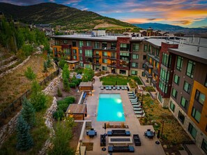 A heated pool - Après-Ski Haus Park City| Ski-In/Out Luxury Condo, Liftside (Park City)