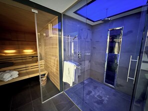Jetted bath, hair dryer, towels, soap