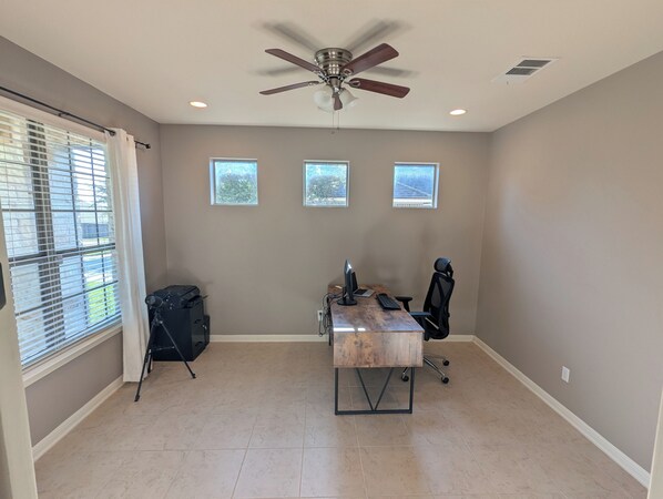 Interior - Marvelous 3-bedroom house with pool in Leander (Leander)