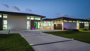 Exterior - The Mansion | One and Only Luxurios 8,000 ft Villa (Plantation)