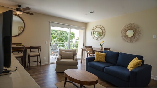 Chic & Cozy 2BR at Westpark Luxe – Complimentary Parking