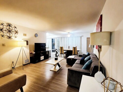 Chic & Cozy 2BR at Westpark Luxe – Complimentary Parking
