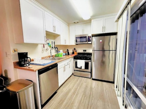 Chic & Cozy 2BR at Westpark Luxe – Complimentary Parking