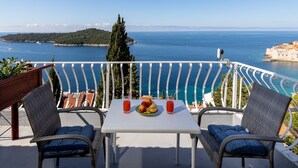 Apartment | Outdoor dining - Apartment Agneza - One Bedroom Apartment With Terrace (Dubrovnik)