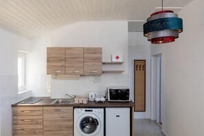 Apartment | Private kitchen - Apartment Agneza - One Bedroom Apartment With Terrace (Dubrovnik)