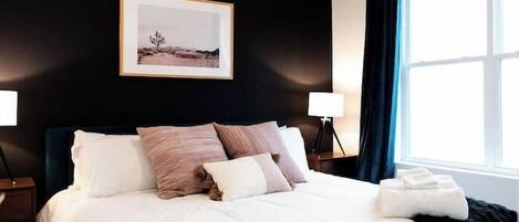 4 bedrooms, iron/ironing board, WiFi, bed sheets