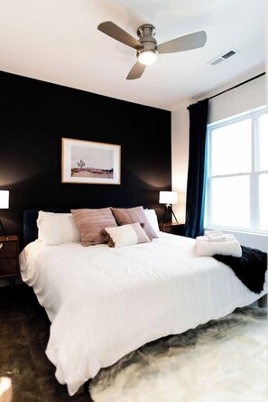 4 bedrooms, iron/ironing board, WiFi, bed sheets