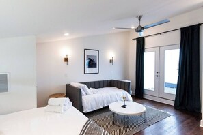 4 bedrooms, iron/ironing board, WiFi, bed sheets