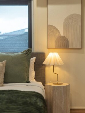 4 bedrooms, iron/ironing board, WiFi, bed sheets