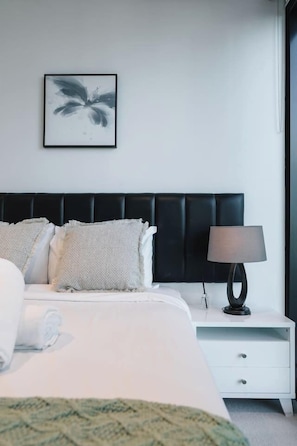 2 habitaciones, tabla de planchar con plancha, wifi y ropa de cama