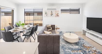 Modern 3BR Family Home | Near Shops &Easy Brisbane