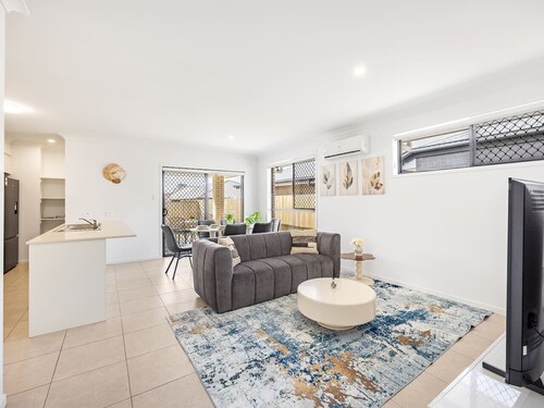 Modern 3BR Family Home | Near Shops &Easy Brisbane