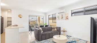 Modern 3BR Family Home | Near Shops &Easy Brisbane