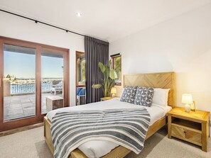 5 bedrooms, iron/ironing board, WiFi, bed sheets