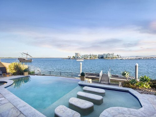 Modern 5BR Waterfront Escape Balcony & Dock Access