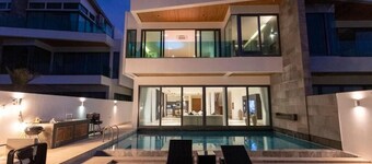 Beachfront Villa 3BR Infinity Pool V38