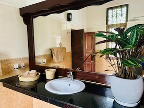 Bathroom - Lumina Retreat Unawatuna (Unawatuna)