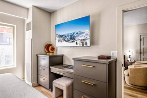 1 bedroom, in-room safe, desk, free WiFi