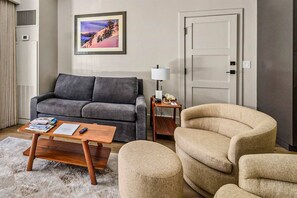 Smart TV, chimenea, reproductor de DVD y oficina 