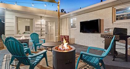 3br/2ba Outdoor area/2 Living Rooms/Wellness/Fenced In Yard
